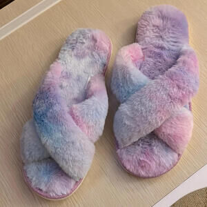 Wanna B pastel tie dye fuzzy crossover slippers w rubber soles size 10. NWOT